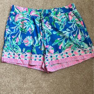 SOLD!! Lilly Pulitzer pull on shorts sz M